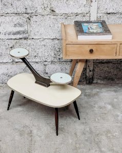 Ariel, the formica plant holder No. 463