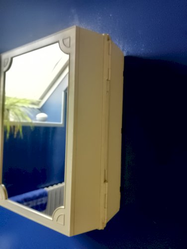 armoire à pharmacie vintage