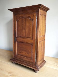 Louis XIII oak wardrobe, bonnetière, 18th century.