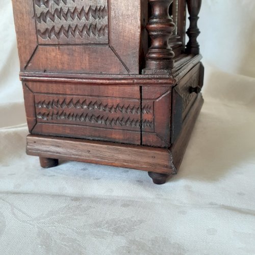 Armoire de poupée ancienne, miroir, à colonnes détachées