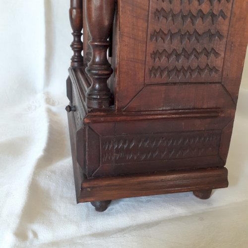 Armoire de poupée ancienne, miroir, à colonnes détachées