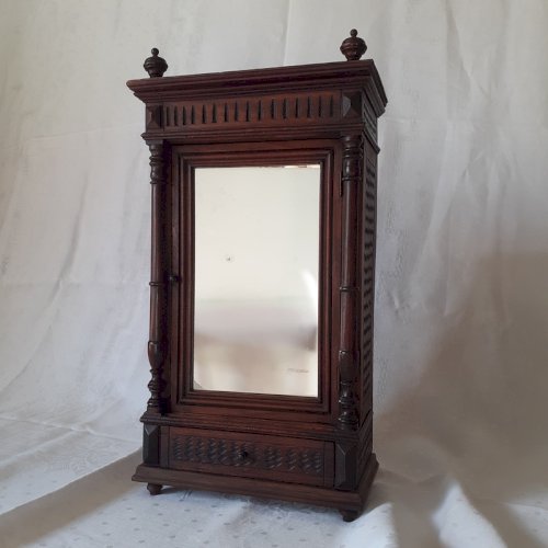 Armoire de poupée ancienne, miroir, à colonnes détachées