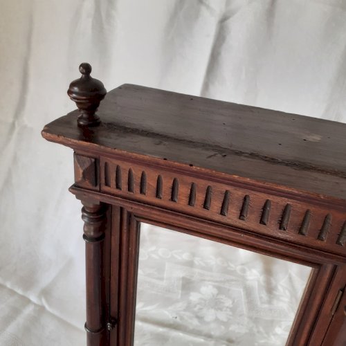 Armoire de poupée ancienne, miroir, à colonnes détachées