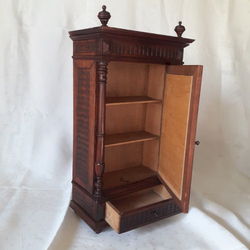 Armoire de poupée ancienne, miroir, à colonnes détachées