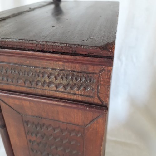 Armoire de poupée ancienne, miroir, à colonnes détachées