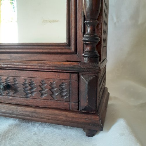 Armoire de poupée ancienne, miroir, à colonnes détachées