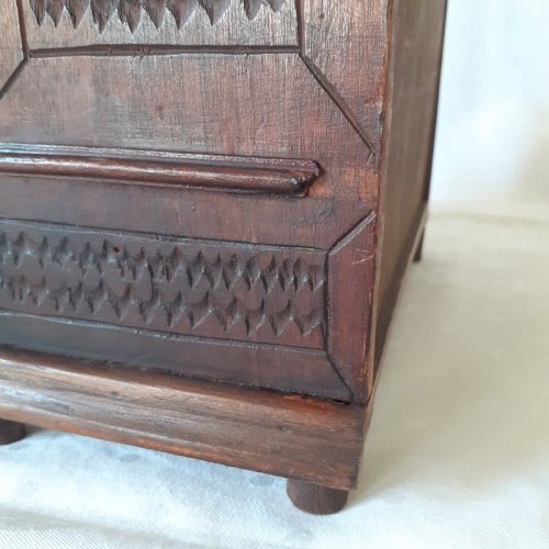 Armoire de poupée ancienne, miroir, à colonnes détachées