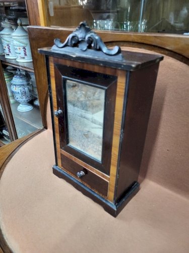 ARMOIRE DE POUPEE ANCIENNE