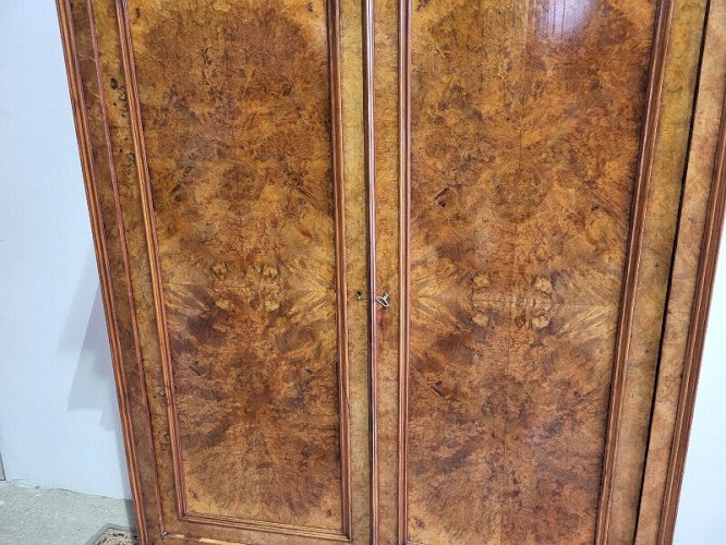 ARMOIRE EN RONCE DE NOYER 2 PORTES 2 TIROIRS