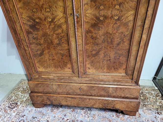 ARMOIRE EN RONCE DE NOYER 2 PORTES 2 TIROIRS