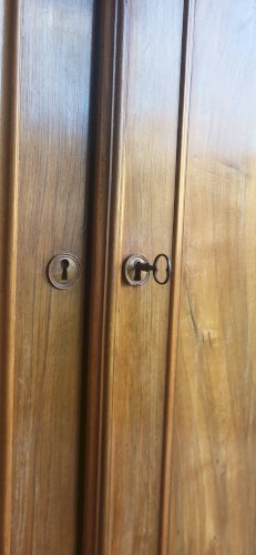 Armoire Louis Philippe en noyer