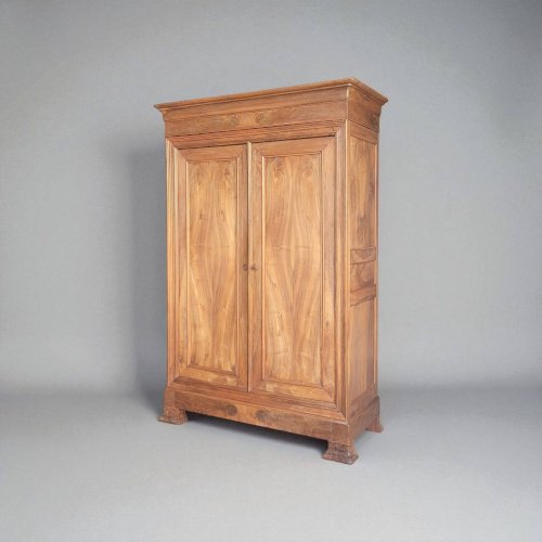 Armoire Louis Philippe en noyer