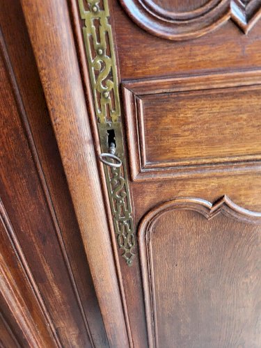 ARMOIRE LOUIS XIV EN CHENE DU XVIII ème SIECLE