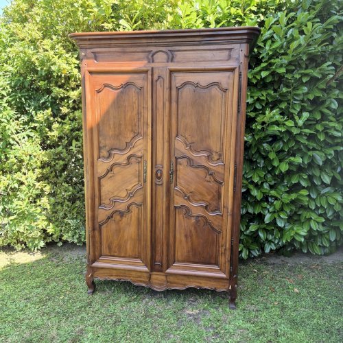 Armoire Louis XV en noyer blond du XIX° siècle ancienne