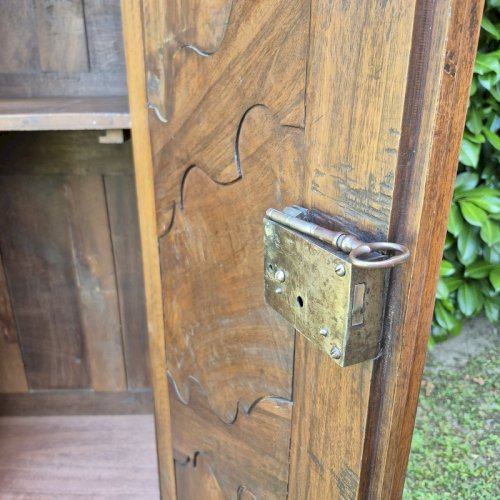 Armoire Louis XV en noyer blond du XIX° siècle ancienne