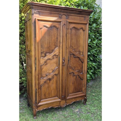 Armoire Louis XV en noyer blond du XIX° siècle ancienne