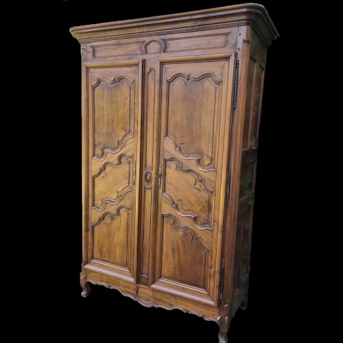 Armoire Louis XV en noyer blond du XIX° siècle ancienne