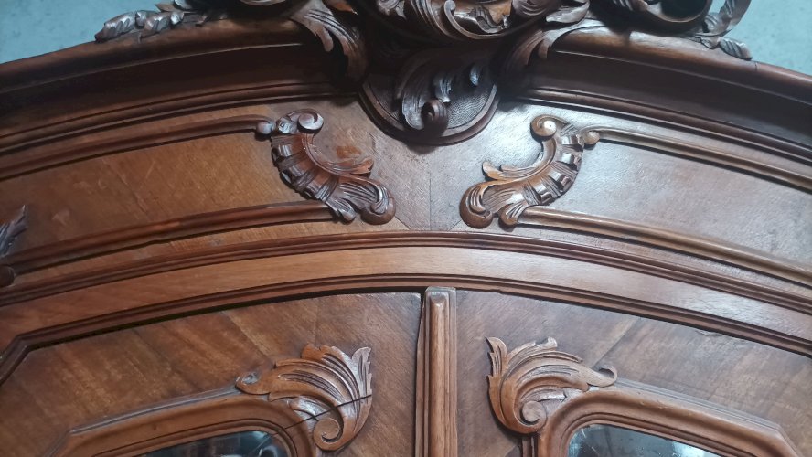 Armoire Rocaille en noyer