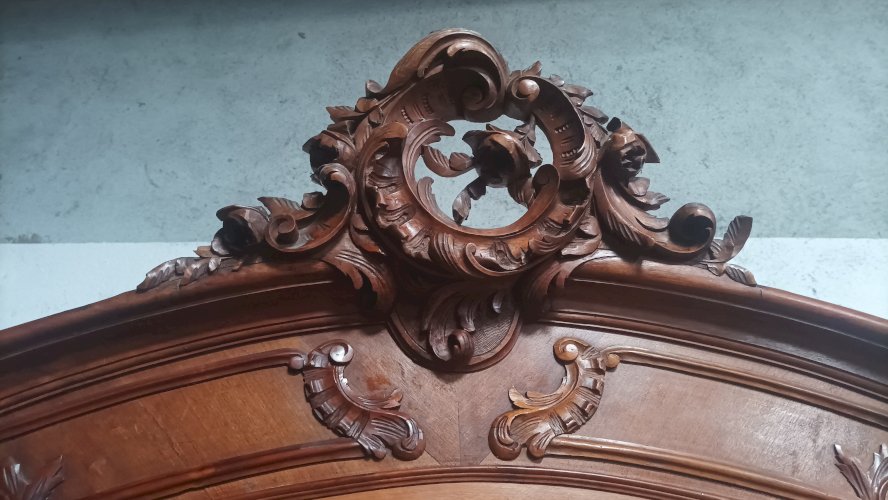 Armoire Rocaille en noyer