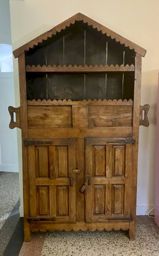 Armoire rustique Wabi-Sabi en hêtre massif.