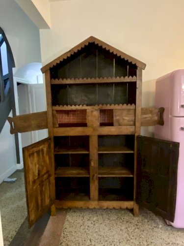 Armoire rustique Wabi-Sabi en hêtre massif.