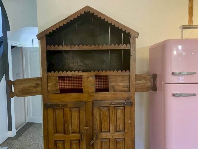 Armoire rustique Wabi-Sabi en hêtre massif.