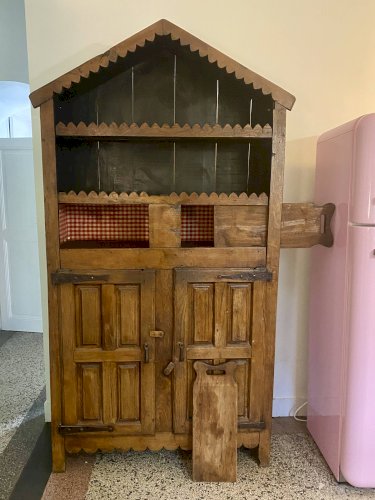 Armoire rustique Wabi-Sabi en hêtre massif.