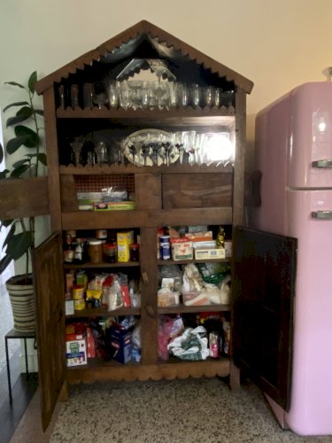 Armoire rustique Wabi-Sabi en hêtre massif.