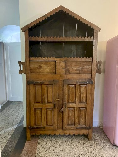 Armoire rustique Wabi-Sabi en hêtre massif.