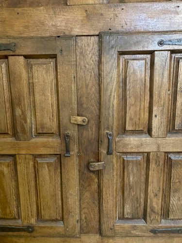 Armoire rustique Wabi-Sabi en hêtre massif.
