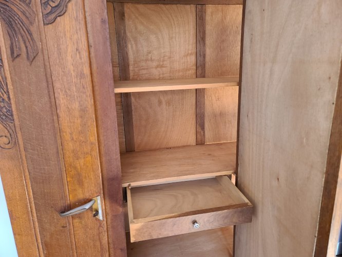 armoire vintage de style art déco