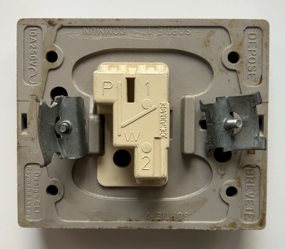 ARNOULD 1001 Interrupteur va et vient - Beige / Brun-  Raymond Loewy