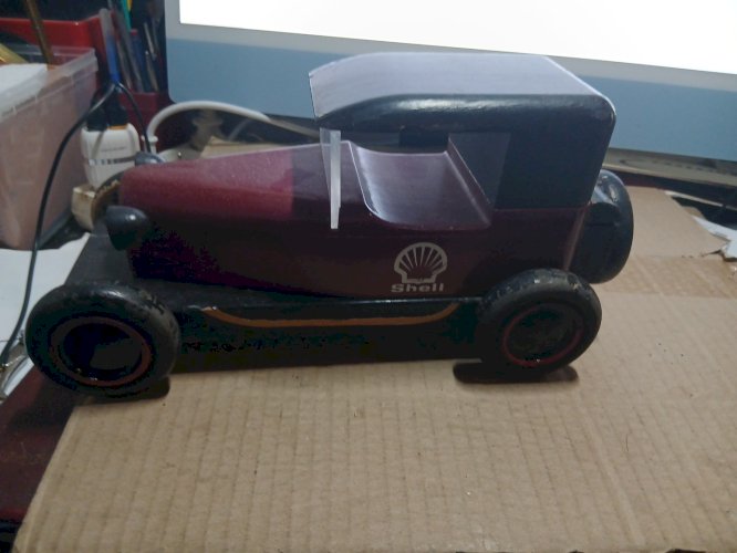 AROUTCHEFF  VILAC - Voiture PEUGEOT - rouge