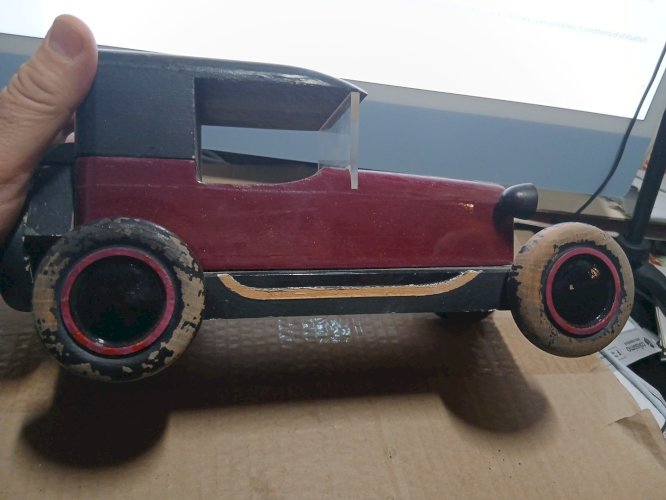 AROUTCHEFF  VILAC - Voiture PEUGEOT - rouge