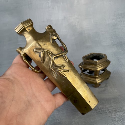 Art d'Asie ancien petit vase en bronze à décor de bambou socle amovible ~18cm