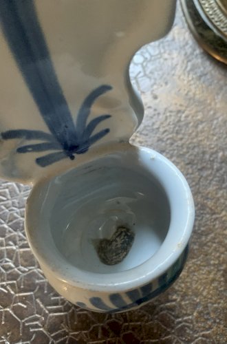 Art populaire bénitier de chevet à dosseret en faïence XVIIIe