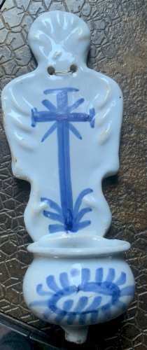 Art populaire bénitier de chevet à dosseret en faïence XVIIIe