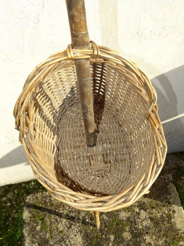 -ART POPULAIRE CANNE BOIS AVEC PETIT PANIER OSIER POUR LA CUEILLETTE CHAMPIGNON