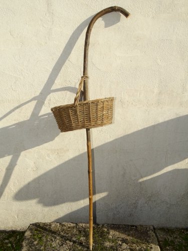 -ART POPULAIRE CANNE BOIS AVEC PETIT PANIER OSIER POUR LA CUEILLETTE CHAMPIGNON