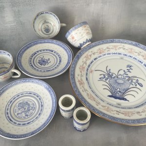 ASIE Chine 3 tasses et soucoupes + assiette en porcelaine chinoise grain de riz