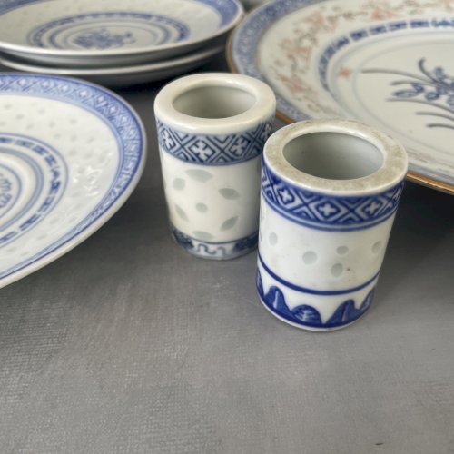 ASIE Chine 3 tasses et soucoupes + assiette en porcelaine chinoise grain de riz