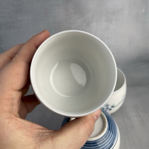 ASIE Japon ensemble de 4 tasse bol à thé en porcelaine décor floral bleu signé