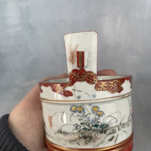 ASIE JAPON paire de panier seau à eau porcelaine decor d'insectes vegetaux signé