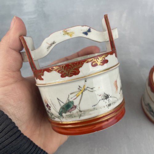 ASIE JAPON paire de panier seau à eau porcelaine decor d'insectes vegetaux signé