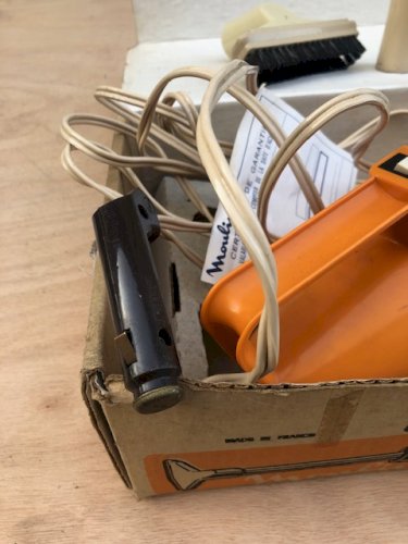 ASPIRATEUR DE VOITURE VINTAGE MOULINEX