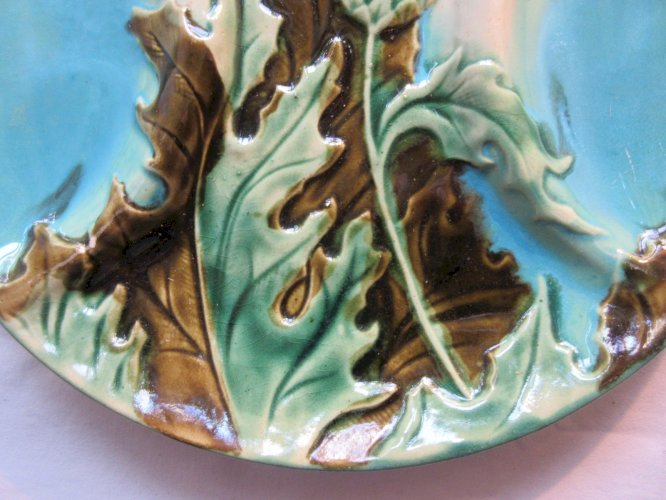 Assiette à asperges en barbotine Salins les Bains, asperges et artichauts