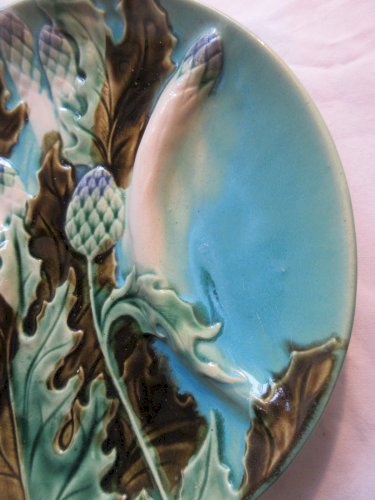 Assiette à asperges en barbotine Salins les Bains, asperges et artichauts