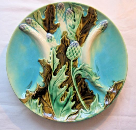 Assiette à asperges en barbotine Salins les Bains, asperges et artichauts