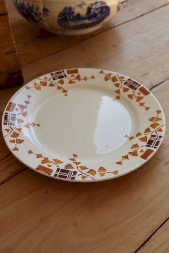 Assiette à dessert ancienne en terre de fer Creil et Montereau – Modèle Achille