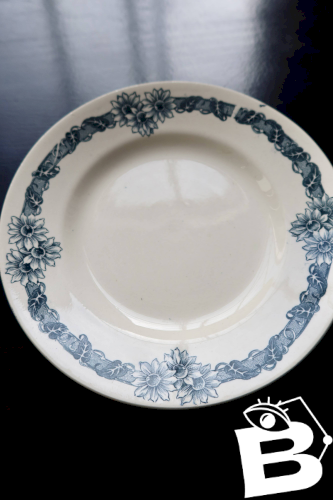 Assiette à dessert ancienne terre de fer Longchamp modèle Denise